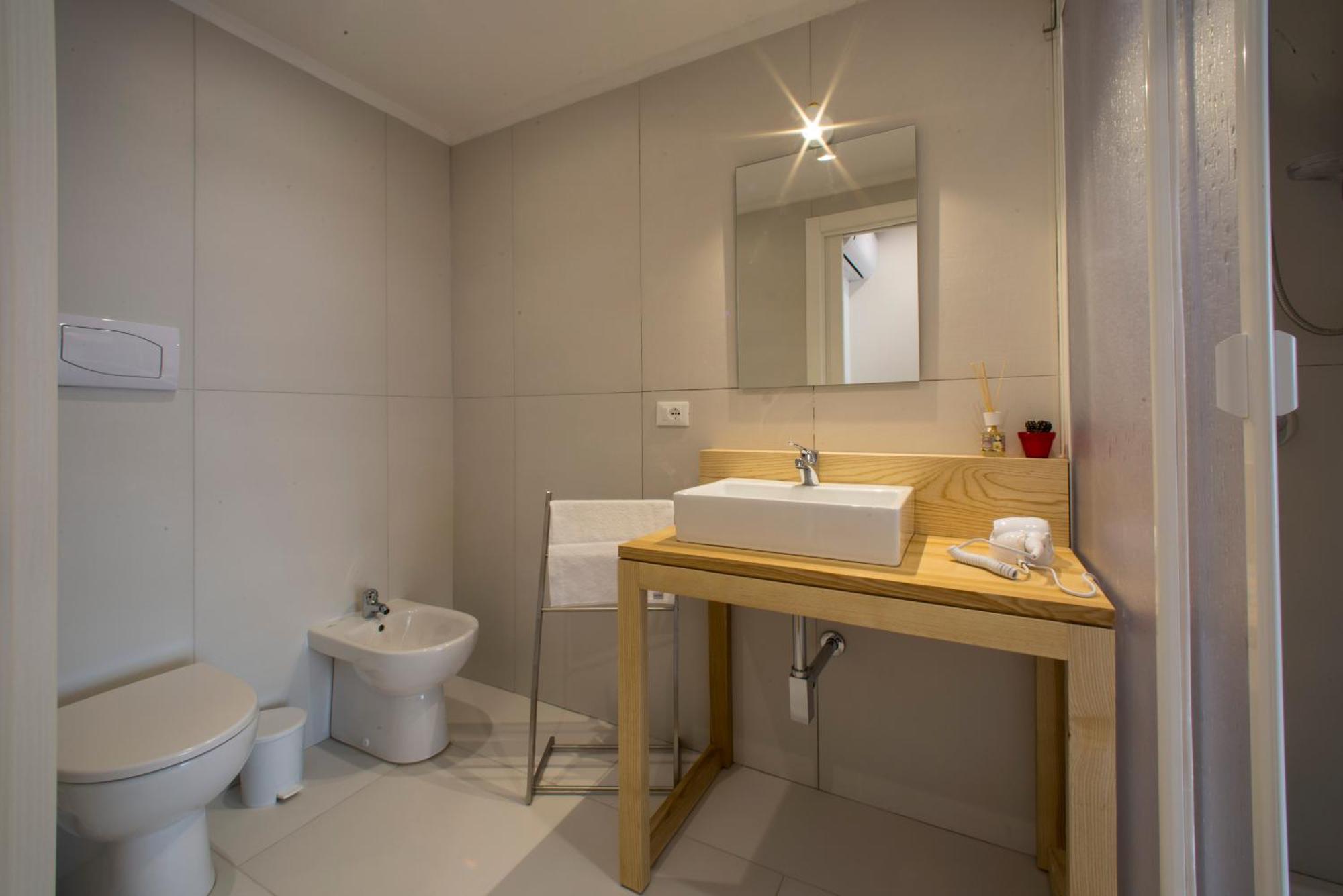 Tramura Guest House ตราปานี ภายนอก รูปภาพ