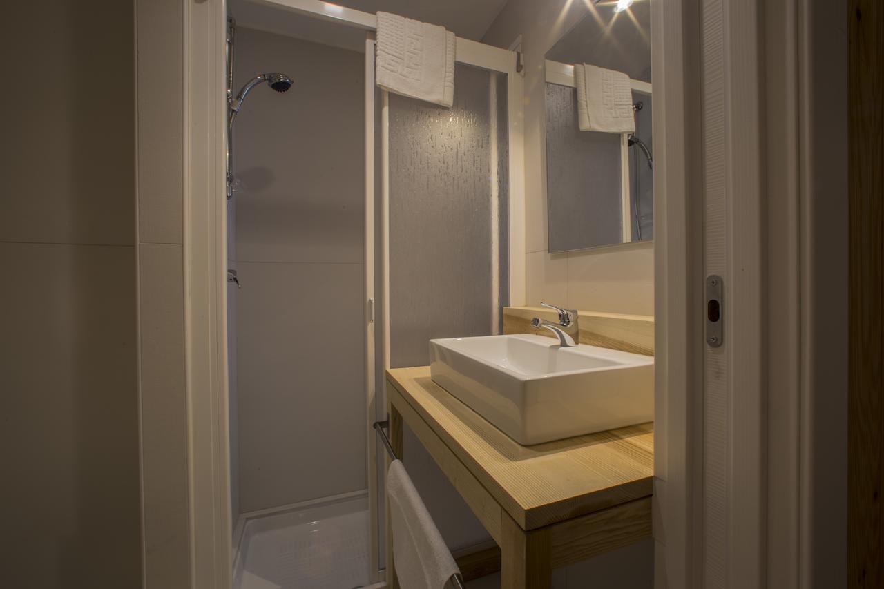 Tramura Guest House ตราปานี ภายนอก รูปภาพ