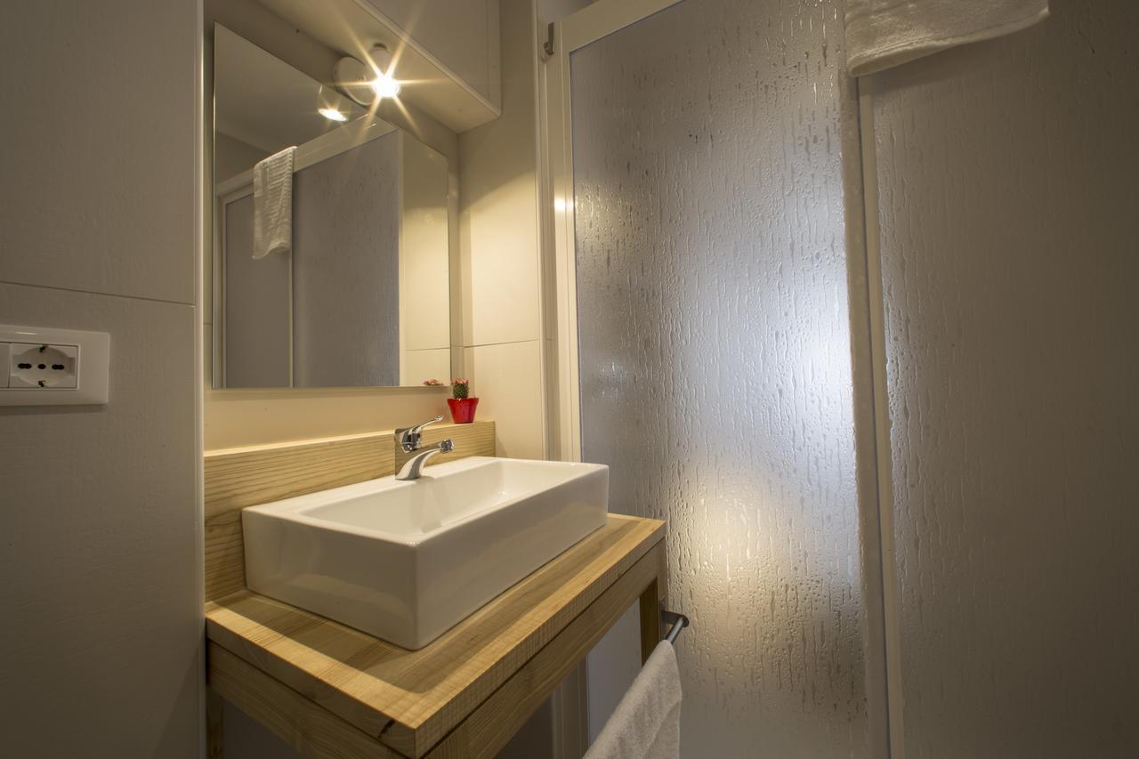 Tramura Guest House ตราปานี ภายนอก รูปภาพ